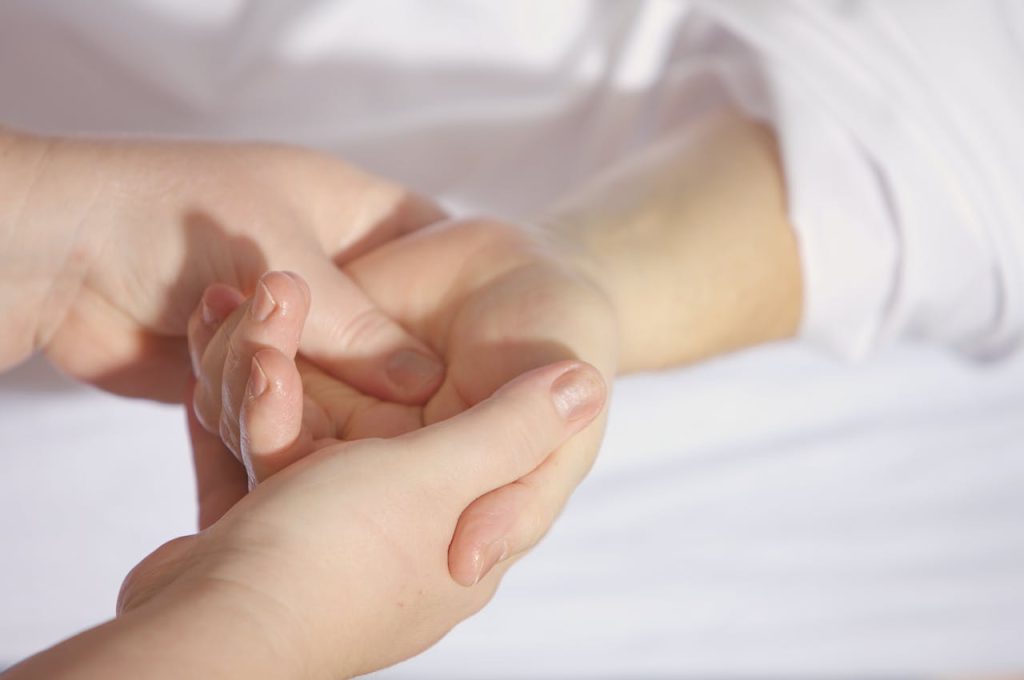 美容-上水 Relaxing hand massage therapy session close-up with gentle touch and care.